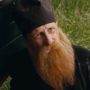 Sivi kamion crvene boje - 14