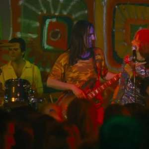 Sivi kamion crvene boje - 2