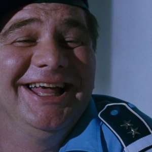 Sivi kamion crvene boje - 3