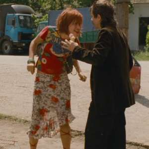 Sivi kamion crvene boje - 8